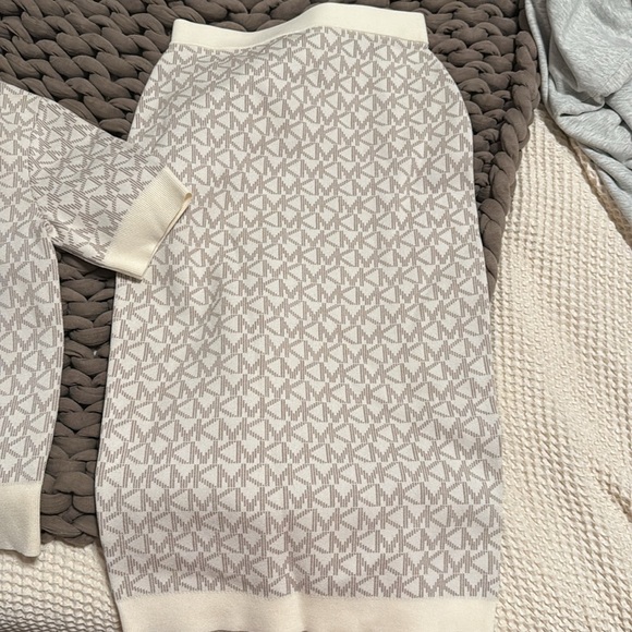 Michael Kors Logo Jacquard Short-Sleeve Sweater and Skirt set - Picture 3 of 6